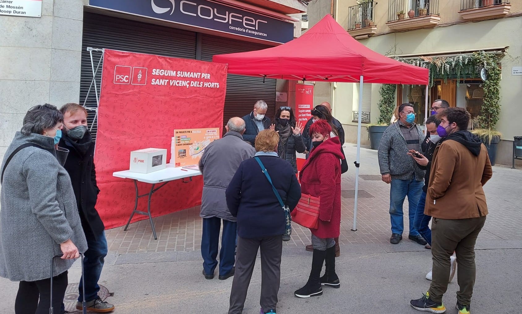 PSC y Sant Vicenç en Positiu visitan el barrio de Vila Vella
