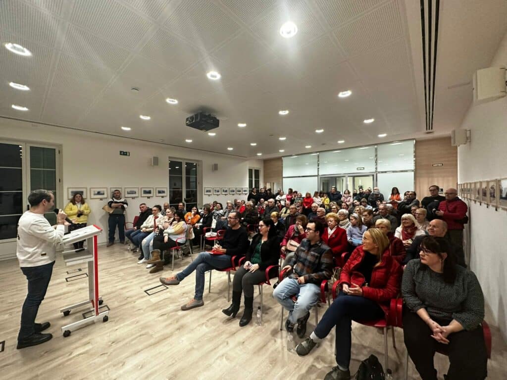 El PSC de Sant Vicenç dels Horts ha proclamado a Miguel Comino como su candidato a la alcaldía en la asamblea ampliada celebrada ayer en Can Comamala