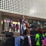 Un año más el alcalde de Sant Vicenç dels Horts, Miguel Comino junta a compañeros de gobierno, han participado en la caminata solidaria en apoyo a la investigación contra el cáncer infantil.